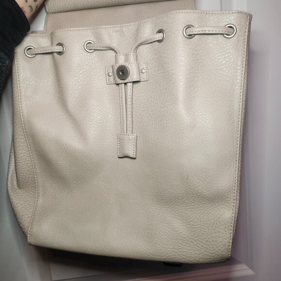 Matt & Nat Mumbai Vegan Leather Backpack in Koala Matte - Picture 4 of 5